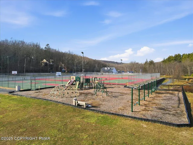 $252,000 | 109 Saunders Drive, Bushkill, PA 18324