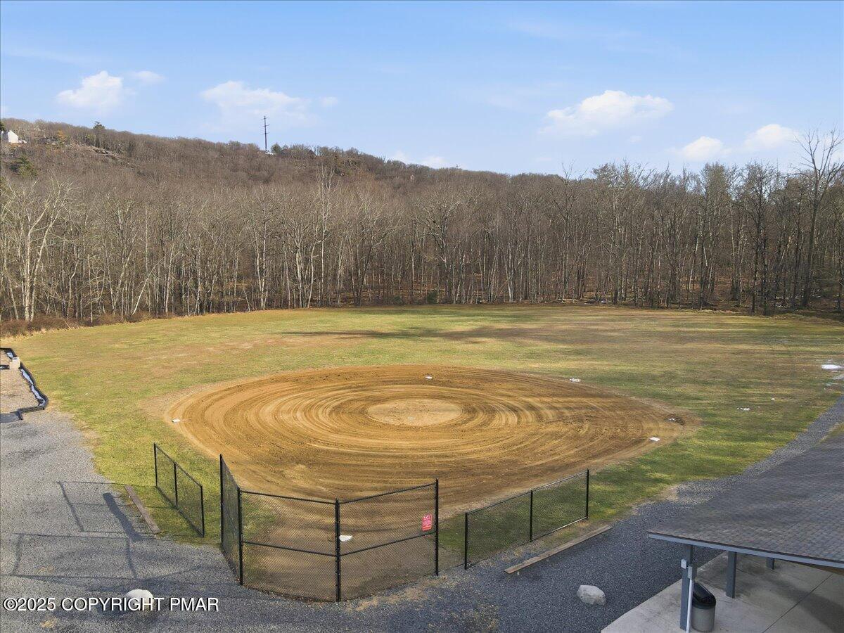 109 Saunders Drive Bushkill, PA 18324 - Photo 83 of 106 a view of a basket ball ground