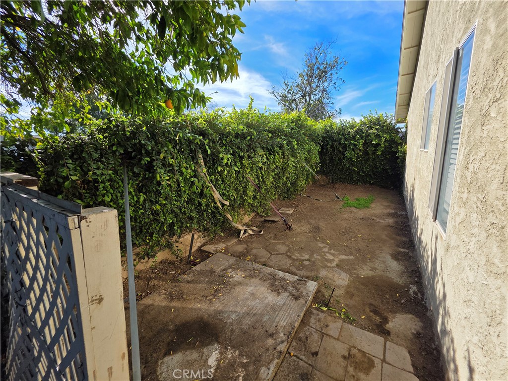 6848 Holbrook Way Riverside, CA 92504 - Photo 18 of 25 Large side yard possible RV parking.