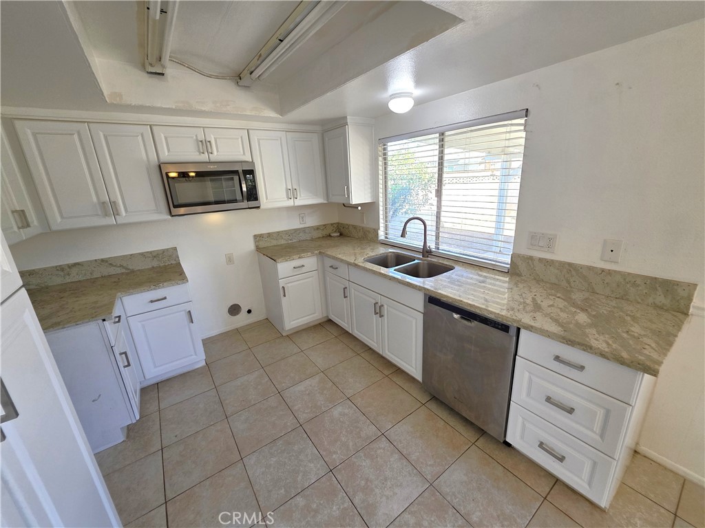 6848 Holbrook Way Riverside, CA 92504 - Photo 4 of 25