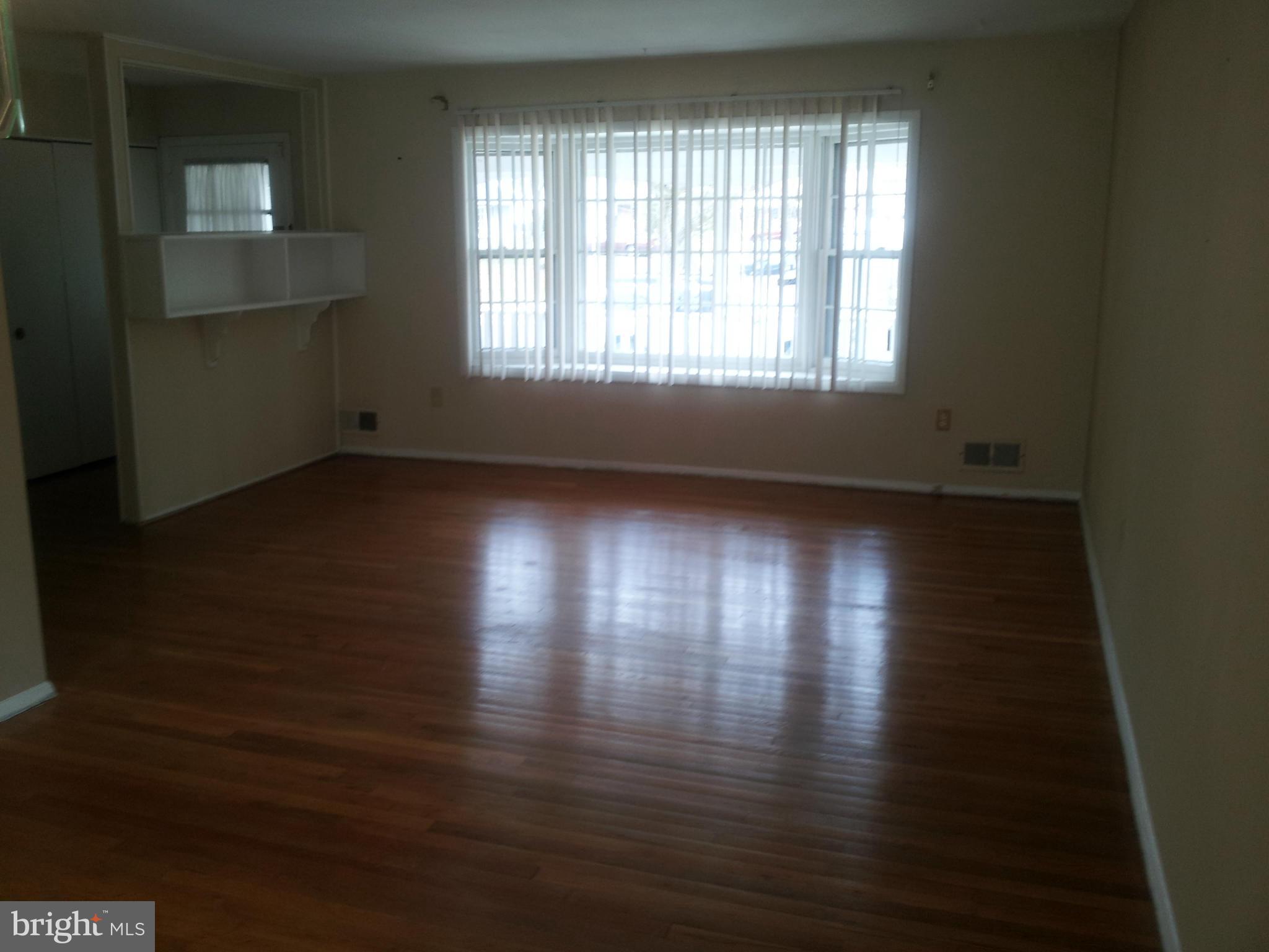 6828 Trexler Road Hyattsville, MD 20784 - Photo 5 of 17 Living Room