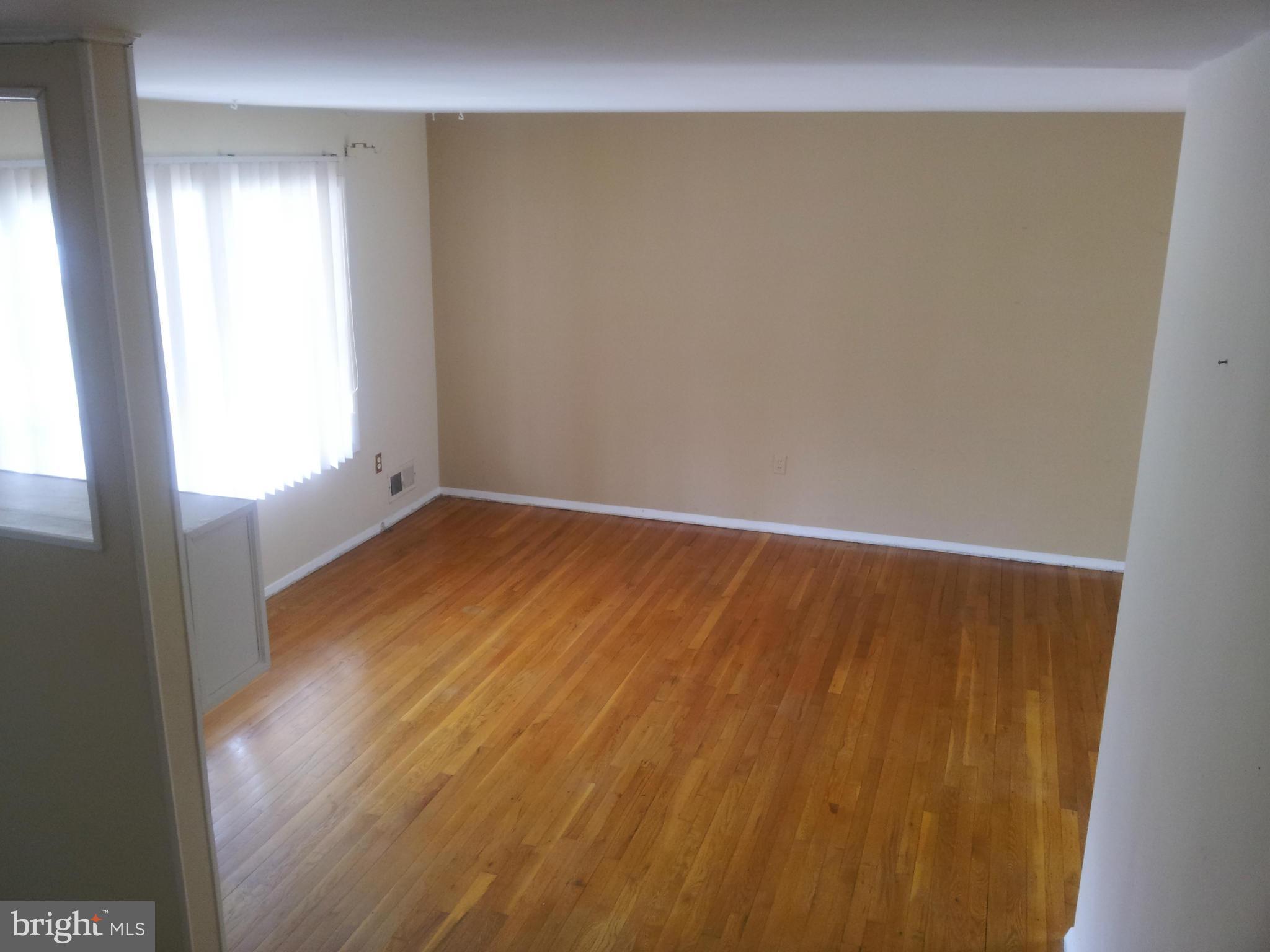 6828 Trexler Road Hyattsville, MD 20784 - Photo 7 of 17 Living Room