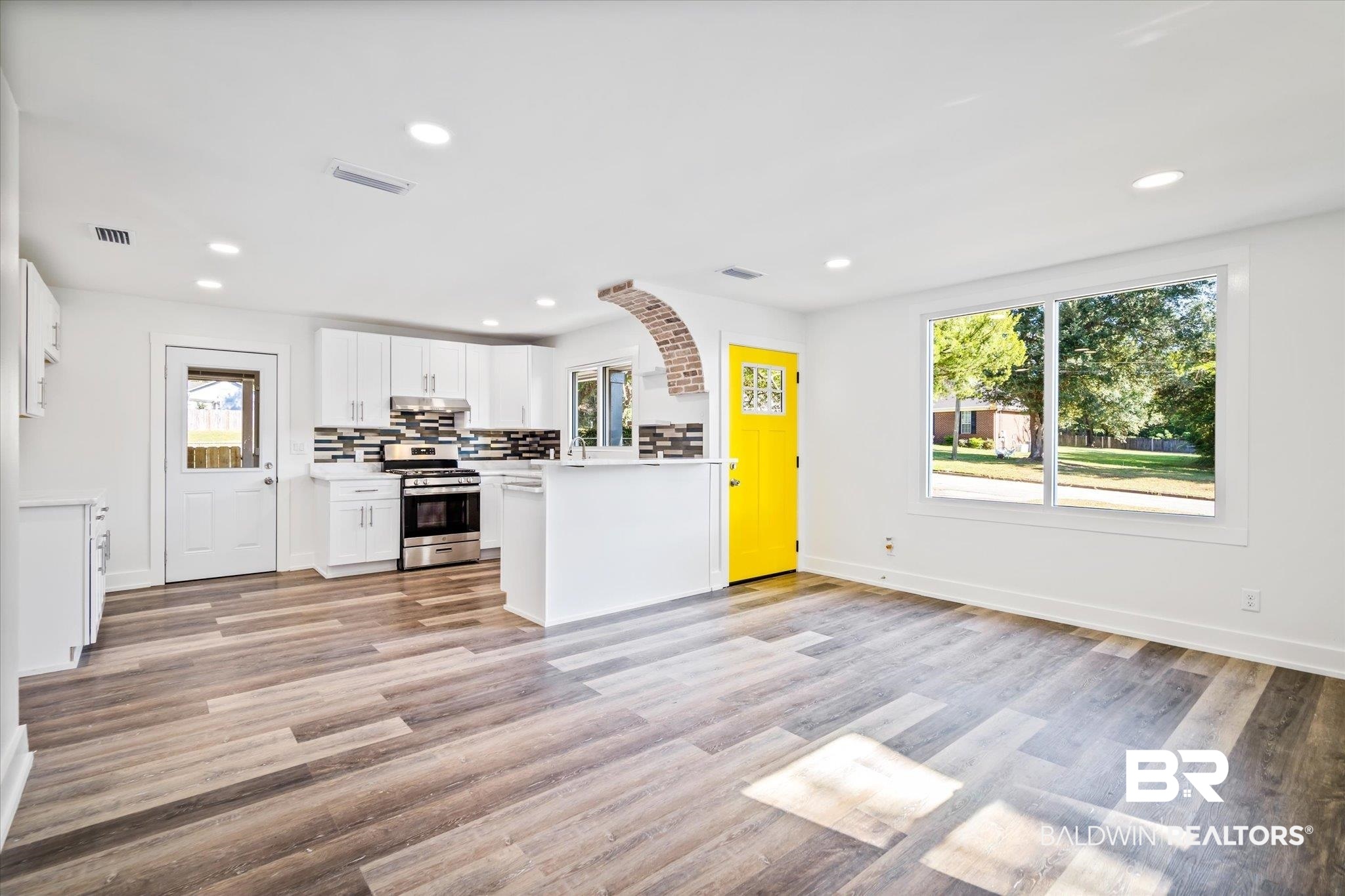 1315 Stevens Lane Mobile, AL 36618 - Photo 2 of 32