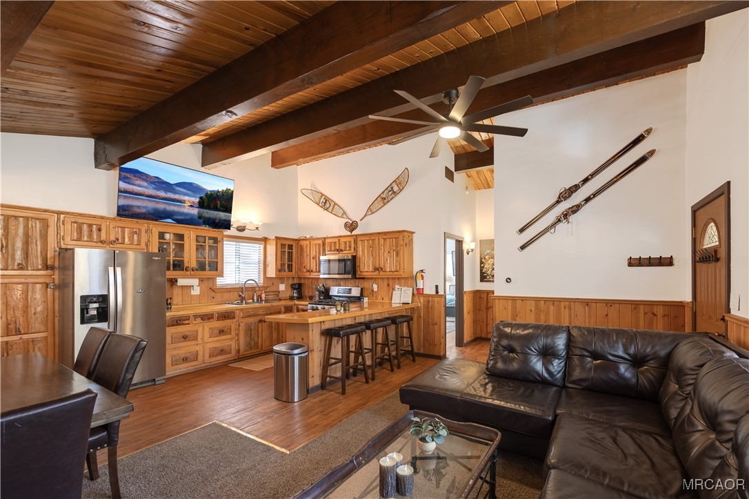 40067 Highland Lane Big Bear Lake, CA 92315 - Photo 6 of 34