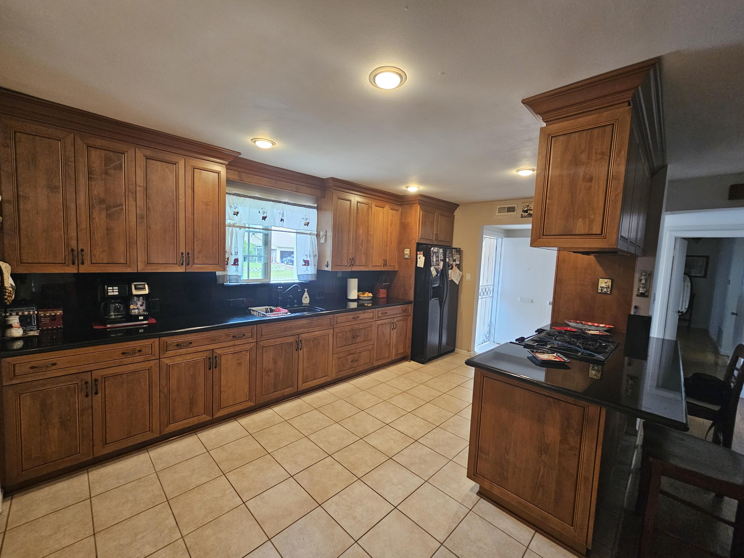 15062 Neartree Road La Mirada, CA 90638 - Photo 4 of 12 20241017_114800