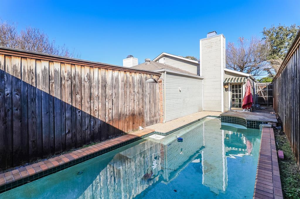 6308 Winton Street Dallas, TX 75214 - Photo 16 of 17 a balcony with street view