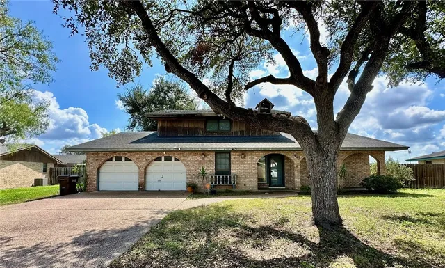 $199,900 | 1927 The Park Drive, Kingsville, TX 78363