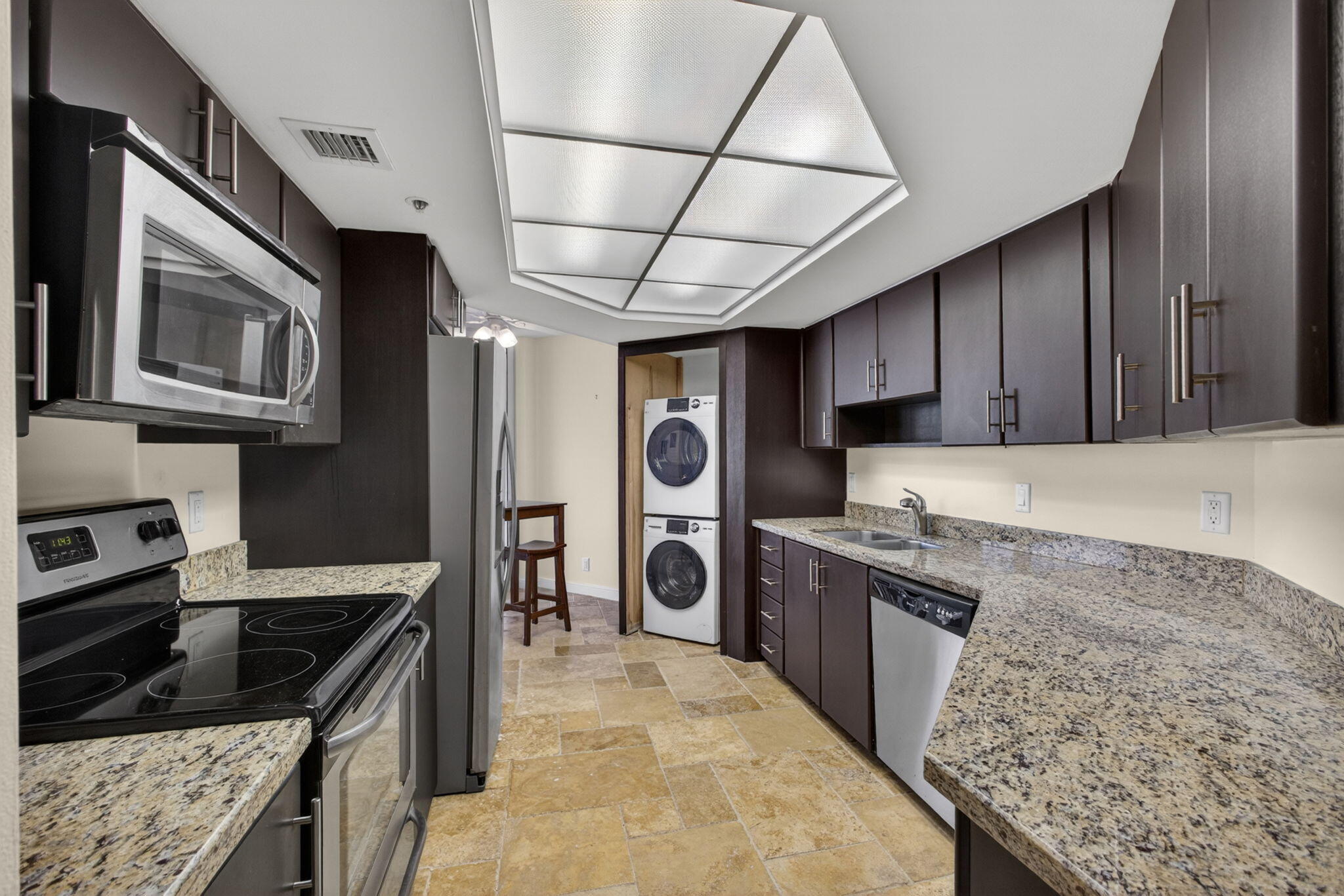5200 North Ocean Drive, Unit 1004 Singer Island, FL 33404 - Photo 11 of 39 Kitchen