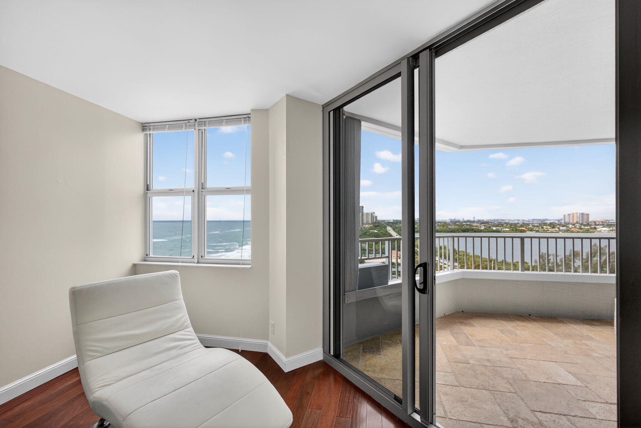 5200 North Ocean Drive, Unit 1004 Singer Island, FL 33404 - Photo 15 of 39 Guest Bedroom