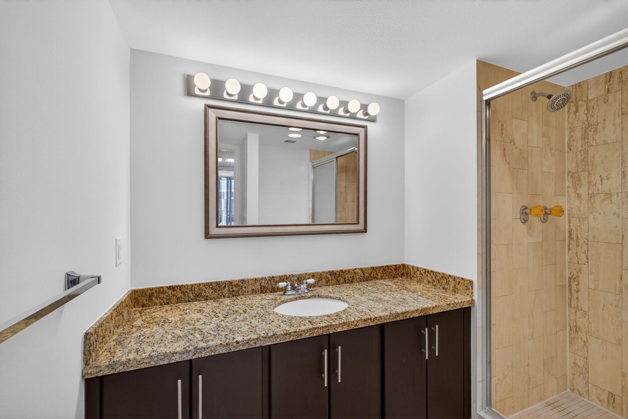 5200 North Ocean Drive, Unit 1004 Singer Island, FL 33404 - Photo 16 of 39 Guest Bath