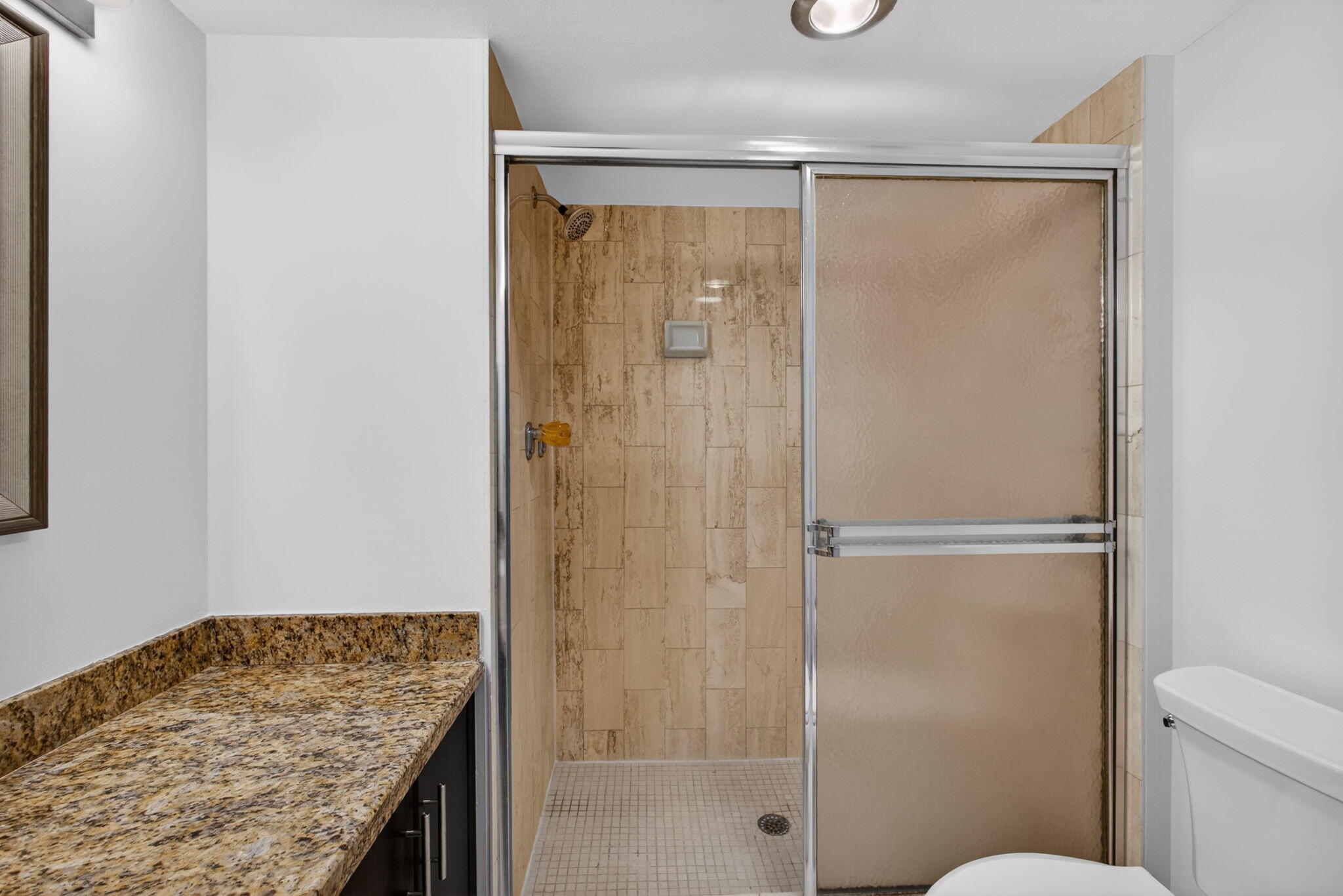 5200 North Ocean Drive, Unit 1004 Singer Island, FL 33404 - Photo 17 of 39 Guest Bath