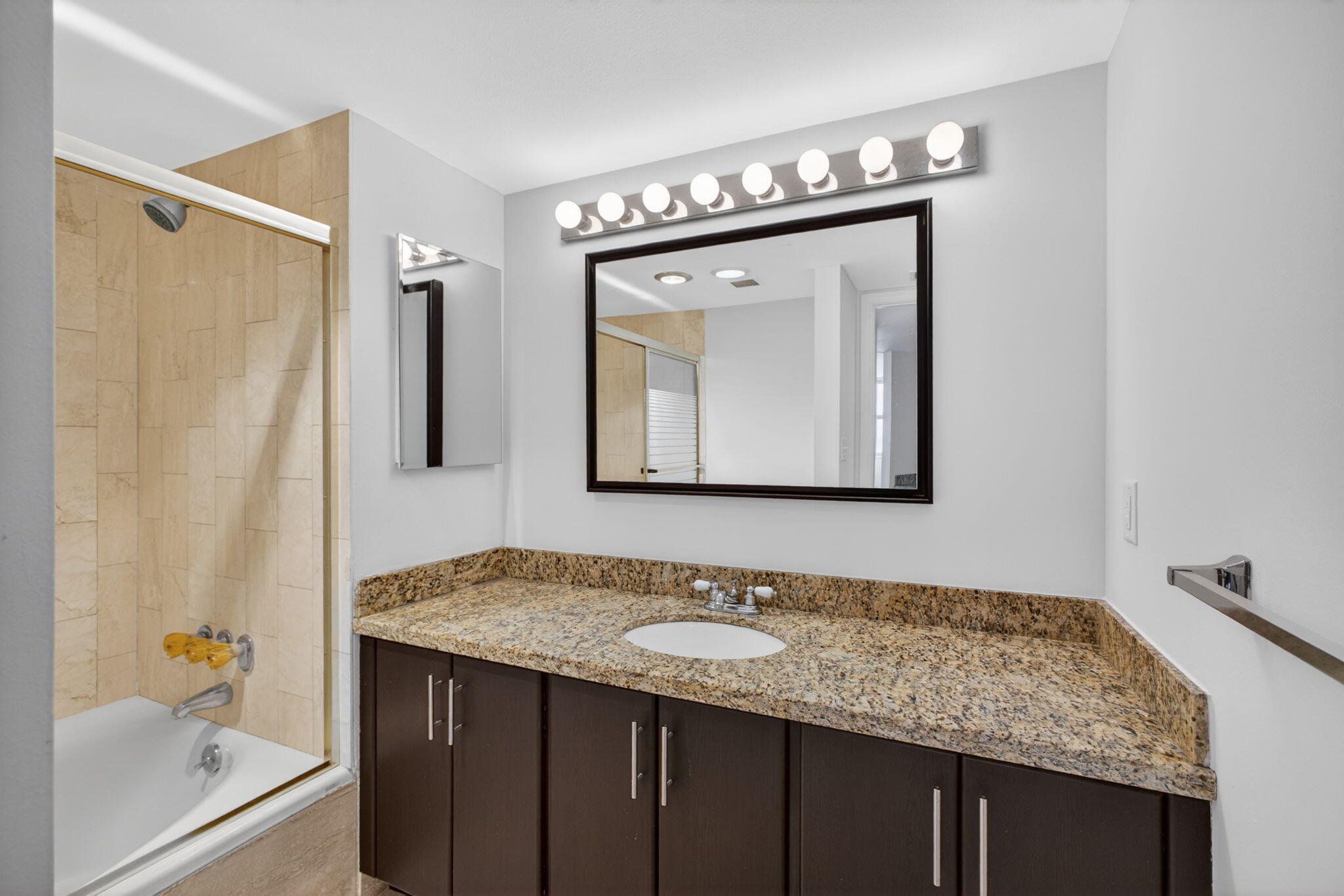 5200 North Ocean Drive, Unit 1004 Singer Island, FL 33404 - Photo 21 of 39 Primary Bath