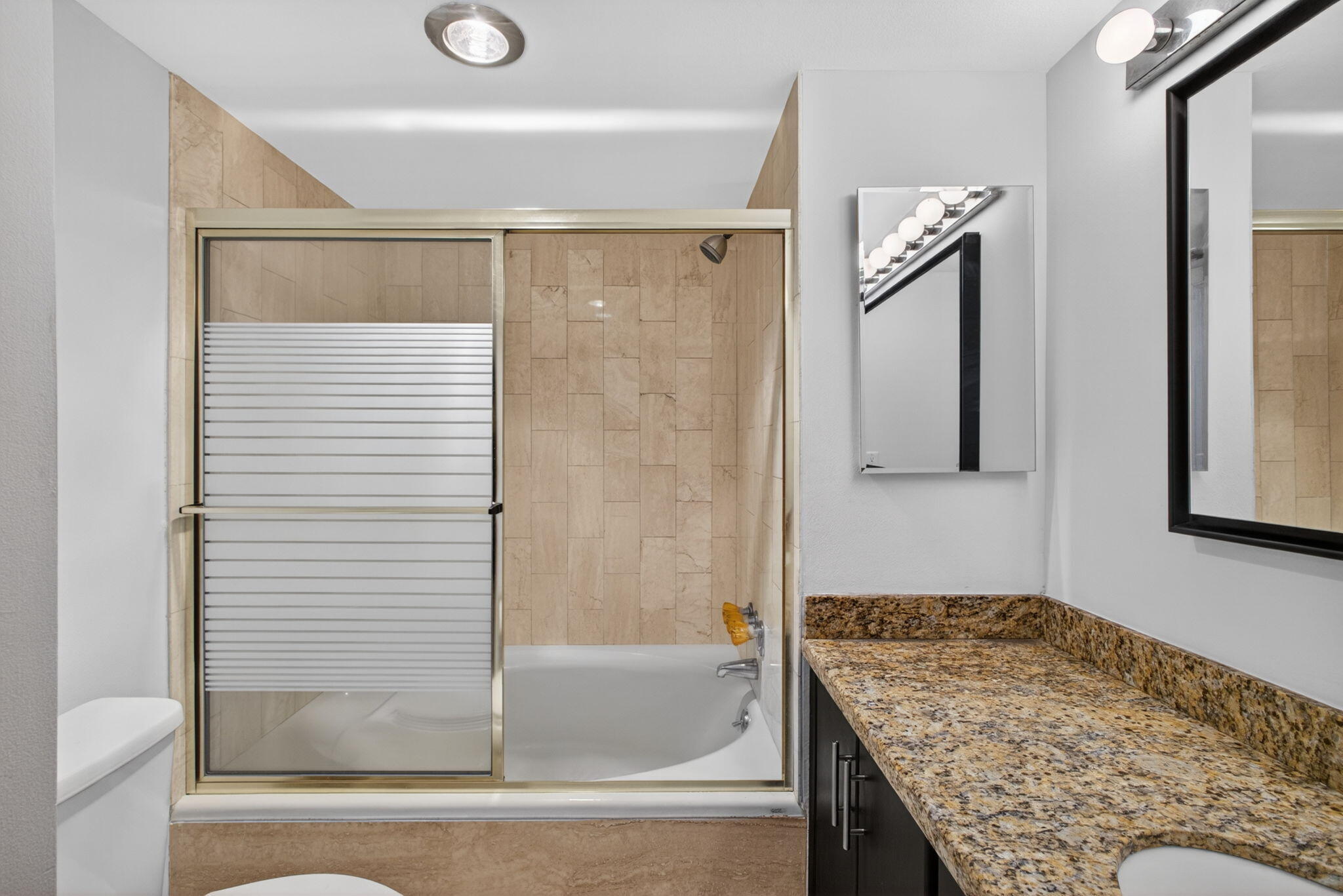 5200 North Ocean Drive, Unit 1004 Singer Island, FL 33404 - Photo 22 of 39 Primary Bath
