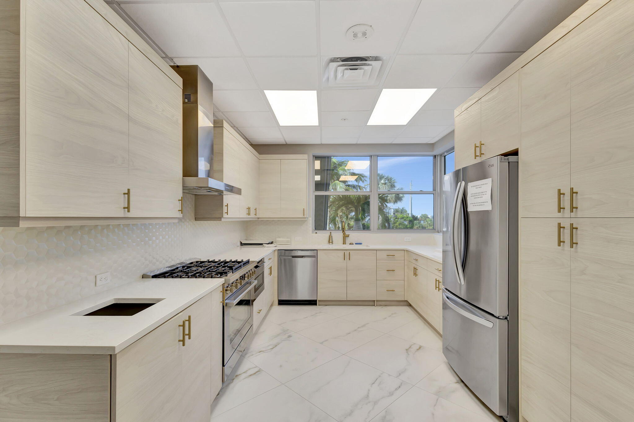 5200 North Ocean Drive, Unit 1004 Singer Island, FL 33404 - Photo 34 of 39 Social Room Kitchen