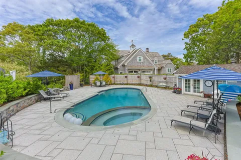 $6,450,000 | 8 Bowsprit Point, Mashpee, MA 02649