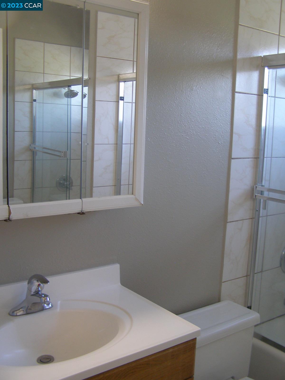 1128 16th Street Oakland, CA 94607 - Photo 21 of 26 a bathroom with a bathtub and a sink