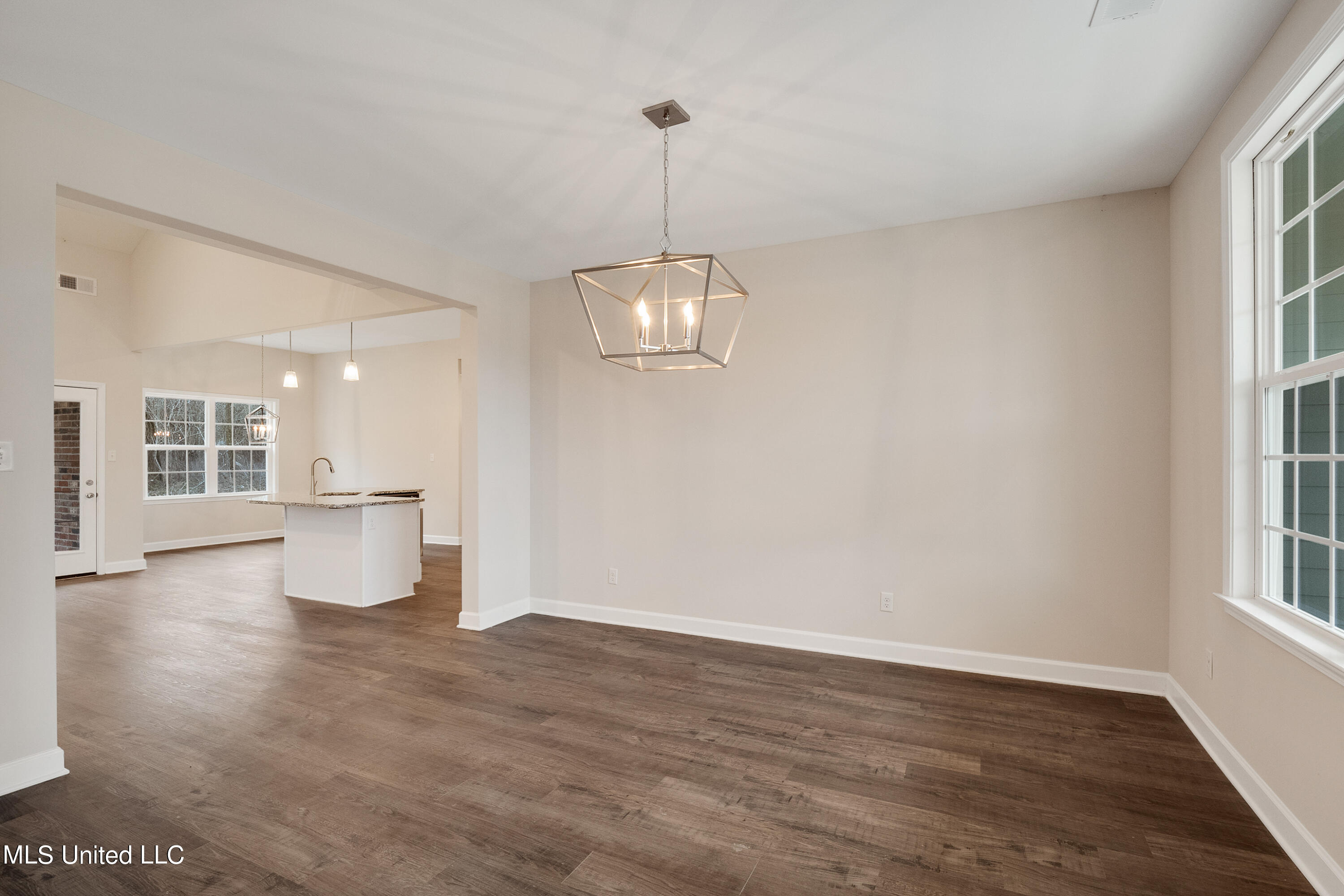 619 Centerline Roper Loop Byhalia, MS 38611 - Photo 3 of 24 008-16250 Centerline Roper Loop-MLS Vers