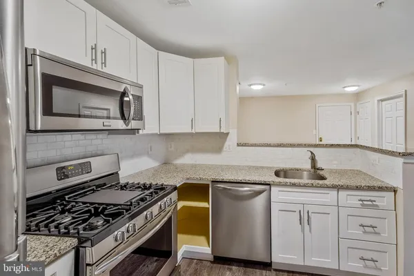 $2,300 | 1060 Gardenview Loop, Unit 403, Woodbridge, VA 22191