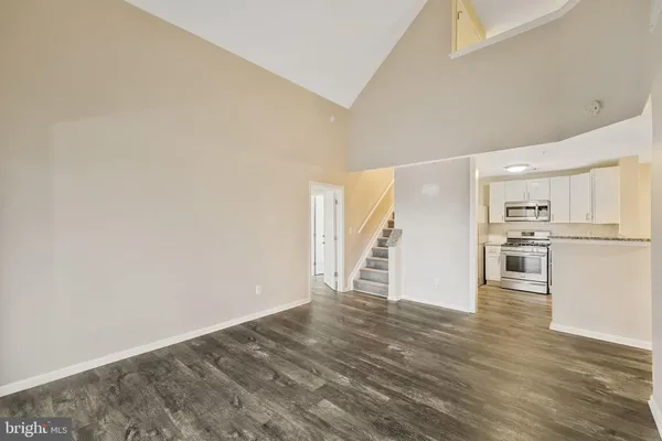 $2,300 | 1060 Gardenview Loop, Unit 403, Woodbridge, VA 22191