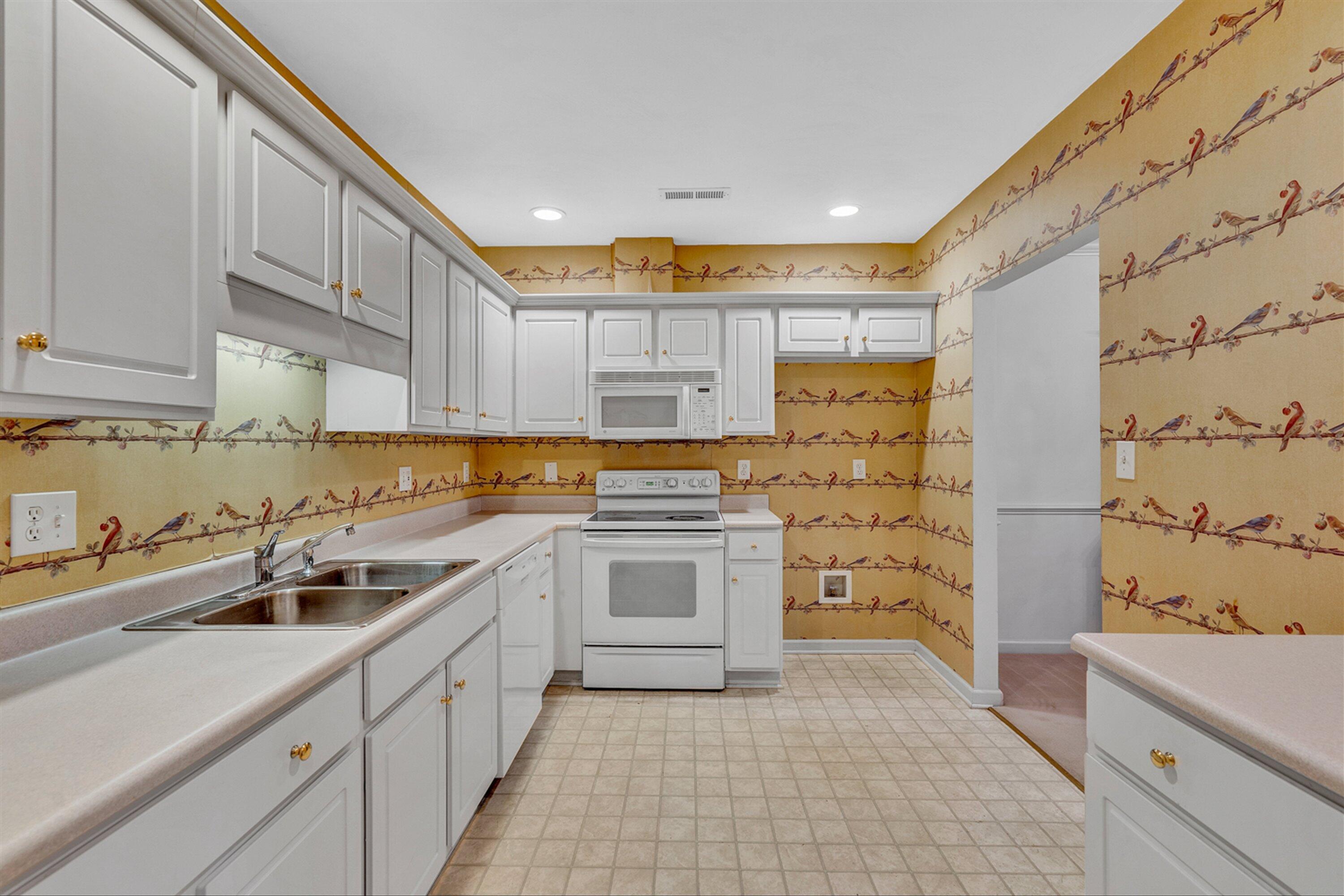 4438 Pheasant Ridge Road, Unit 308 Roanoke, VA 24014 - Photo 6 of 27 06-DSC2120