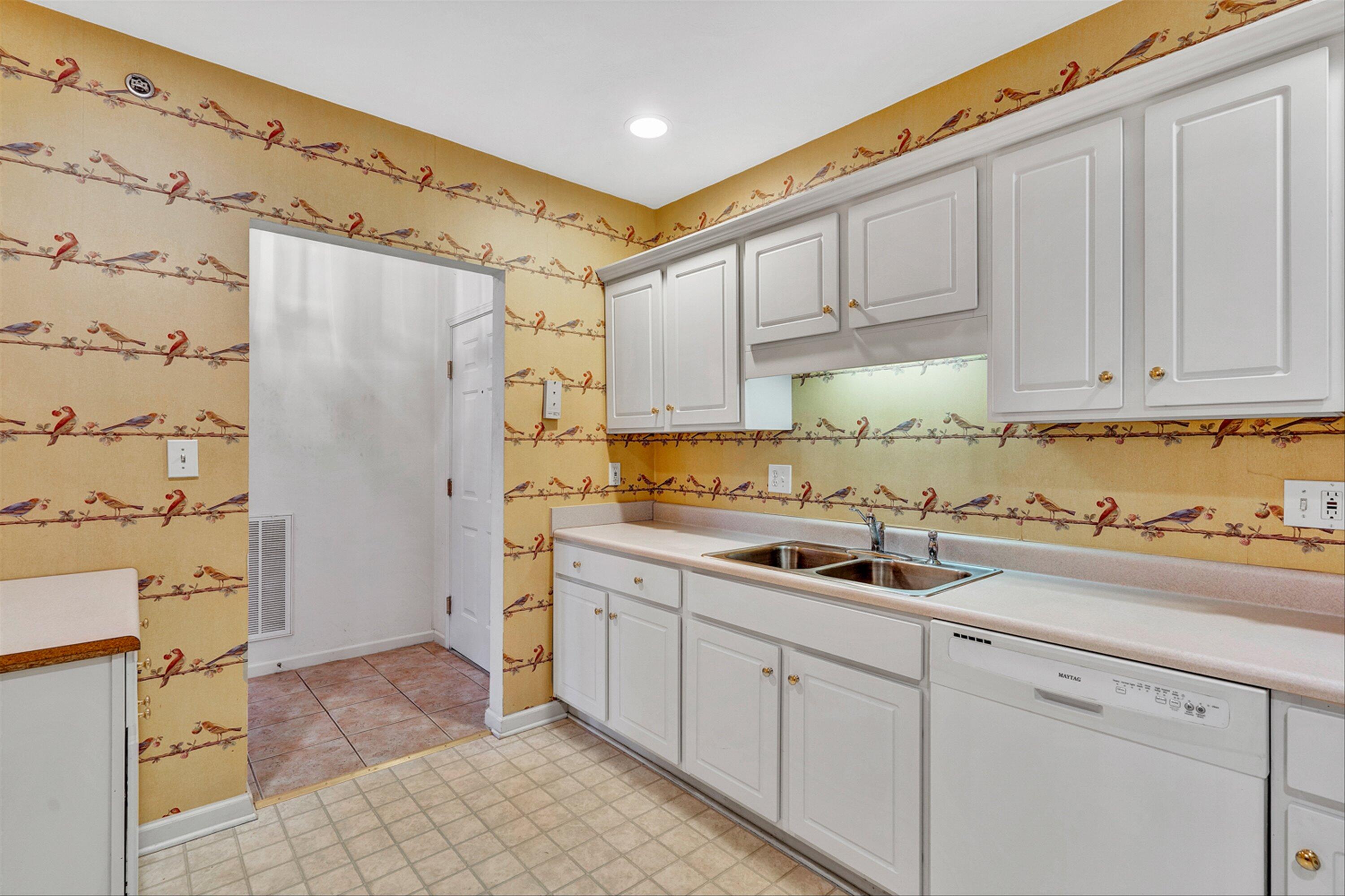 4438 Pheasant Ridge Road, Unit 308 Roanoke, VA 24014 - Photo 8 of 27 08-DSC2126