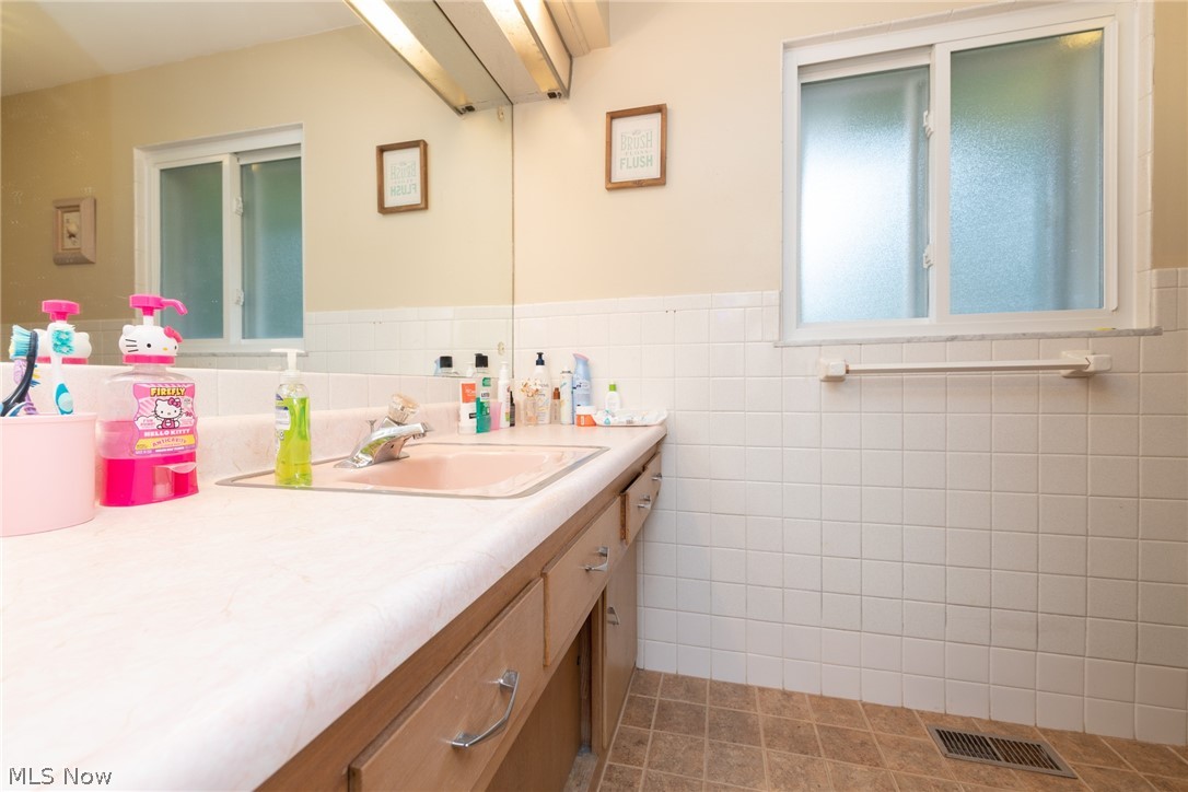 3455-3465 Warren Road Cleveland, OH 44111 - Photo 27 of 29 Gallery Image 27