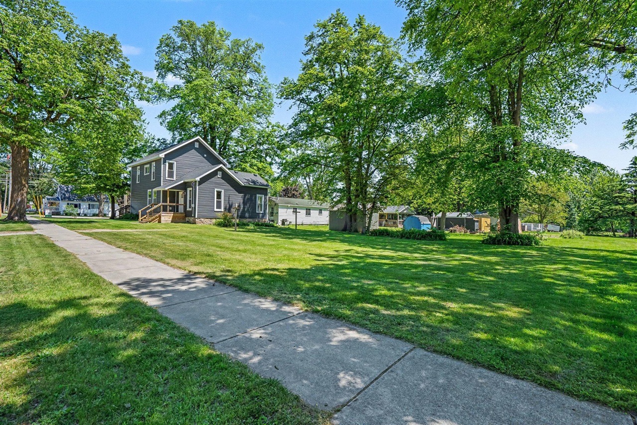 230 Union Street Ithaca, MI 48847 - Photo 2 of 31