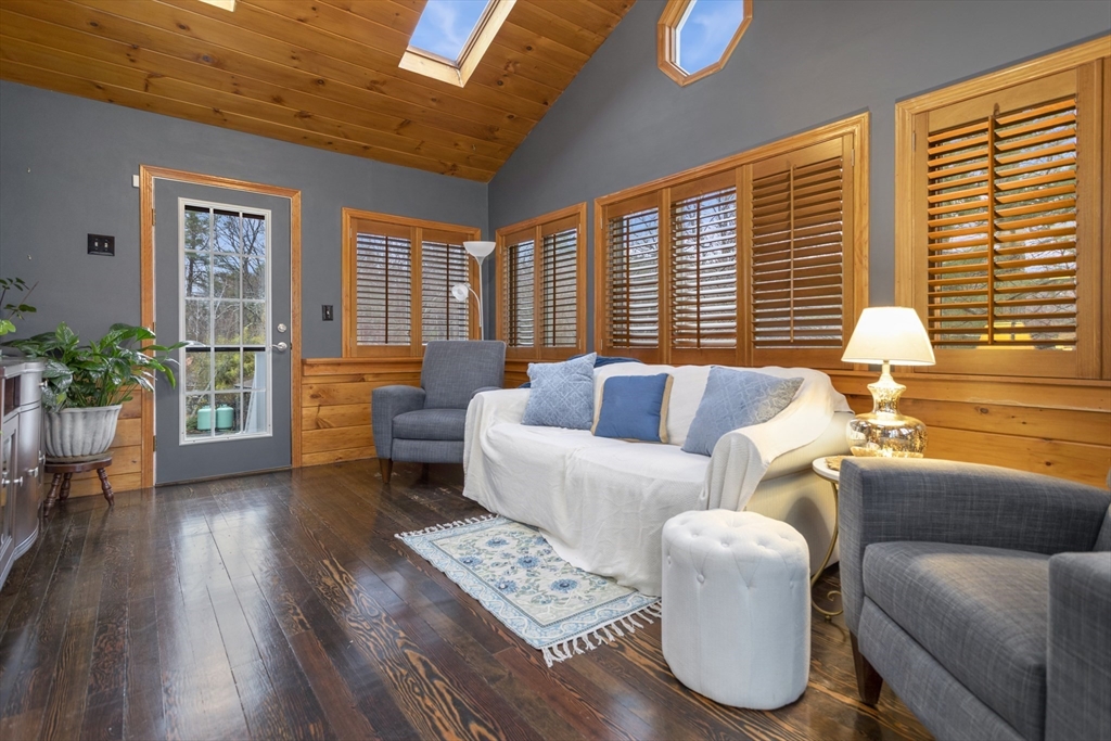 17 Collins Road Wakefield, MA 01880 - Photo 11 of 37