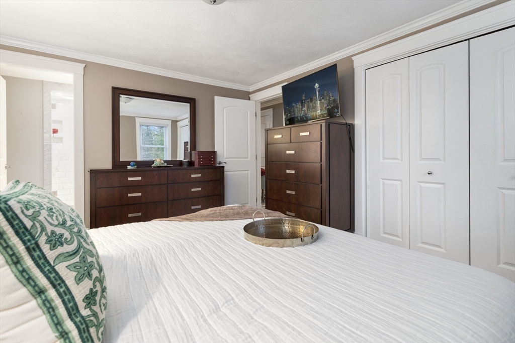 17 Collins Road Wakefield, MA 01880 - Photo 13 of 37