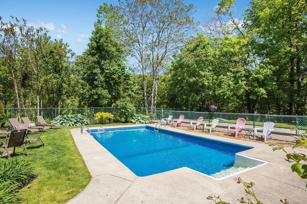 17 Collins Road Wakefield, MA 01880 - Photo 34 of 37