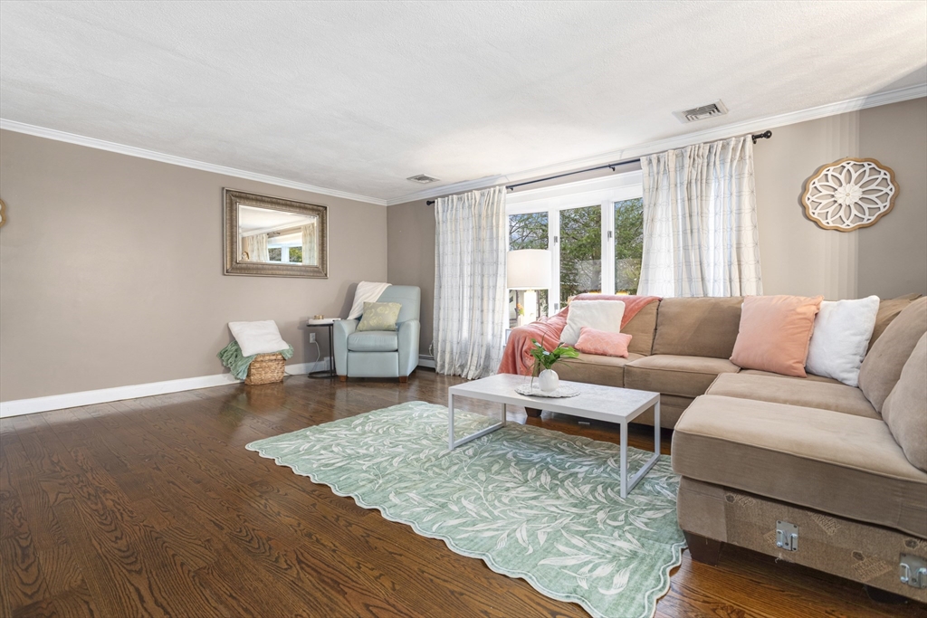 17 Collins Road Wakefield, MA 01880 - Photo 4 of 37