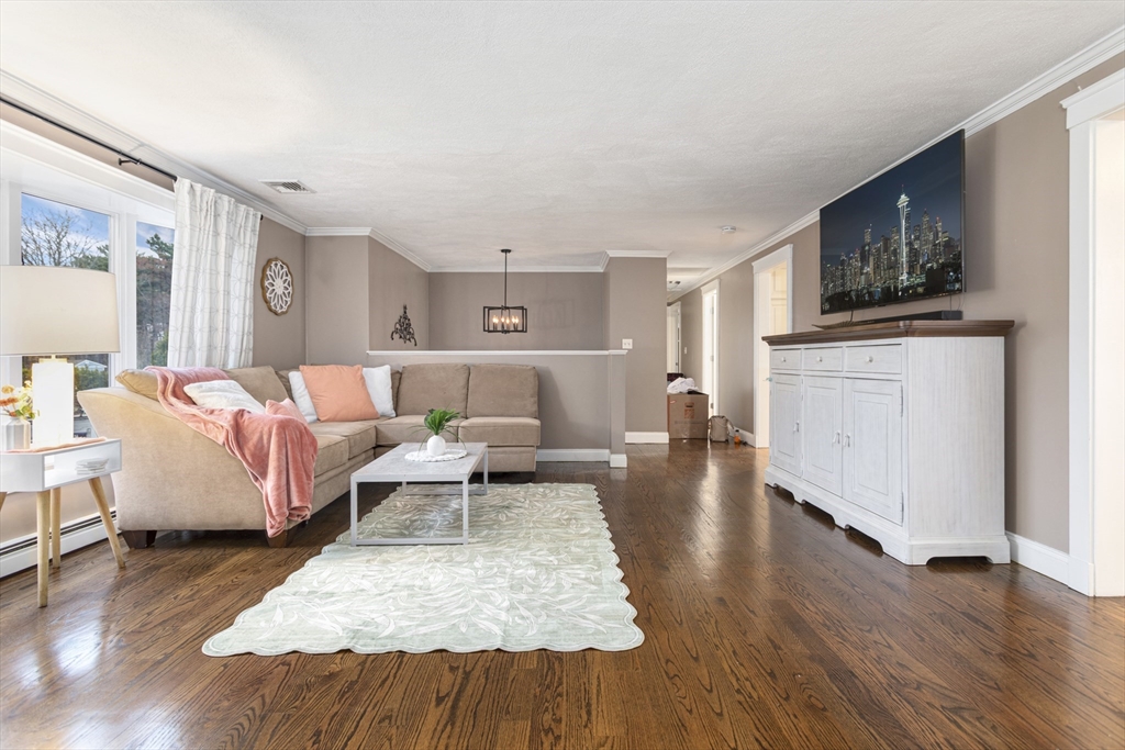 17 Collins Road Wakefield, MA 01880 - Photo 5 of 37