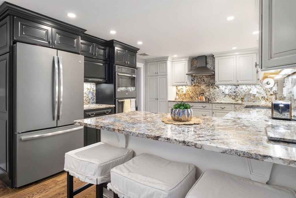 17 Collins Road Wakefield, MA 01880 - Photo 9 of 37