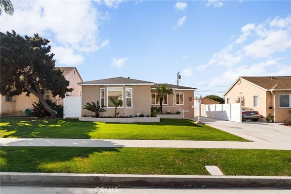 $949,999 | 2046 West 112th Street, Los Angeles, CA 90047