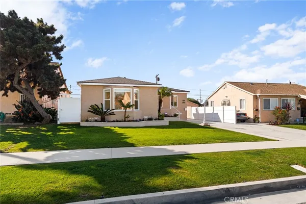$949,999 | 2046 West 112th Street, Los Angeles, CA 90047