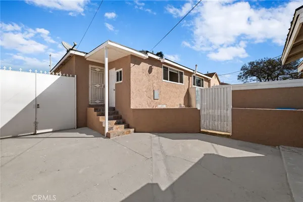 $949,999 | 2046 West 112th Street, Los Angeles, CA 90047
