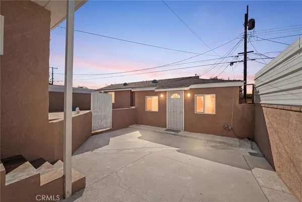 $949,999 | 2046 West 112th Street, Los Angeles, CA 90047