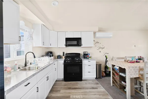 $949,999 | 2046 West 112th Street, Los Angeles, CA 90047