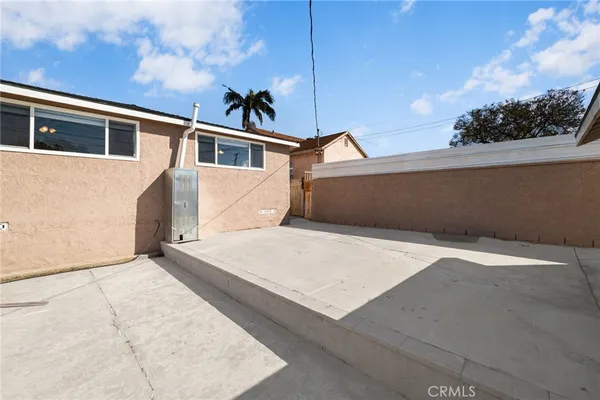 $949,999 | 2046 West 112th Street, Los Angeles, CA 90047