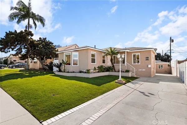 $949,999 | 2046 West 112th Street, Los Angeles, CA 90047