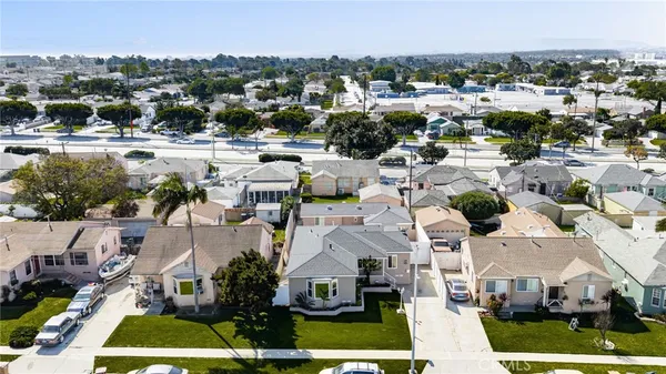 $949,999 | 2046 West 112th Street, Los Angeles, CA 90047