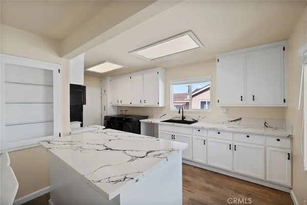 $949,999 | 2046 West 112th Street, Los Angeles, CA 90047