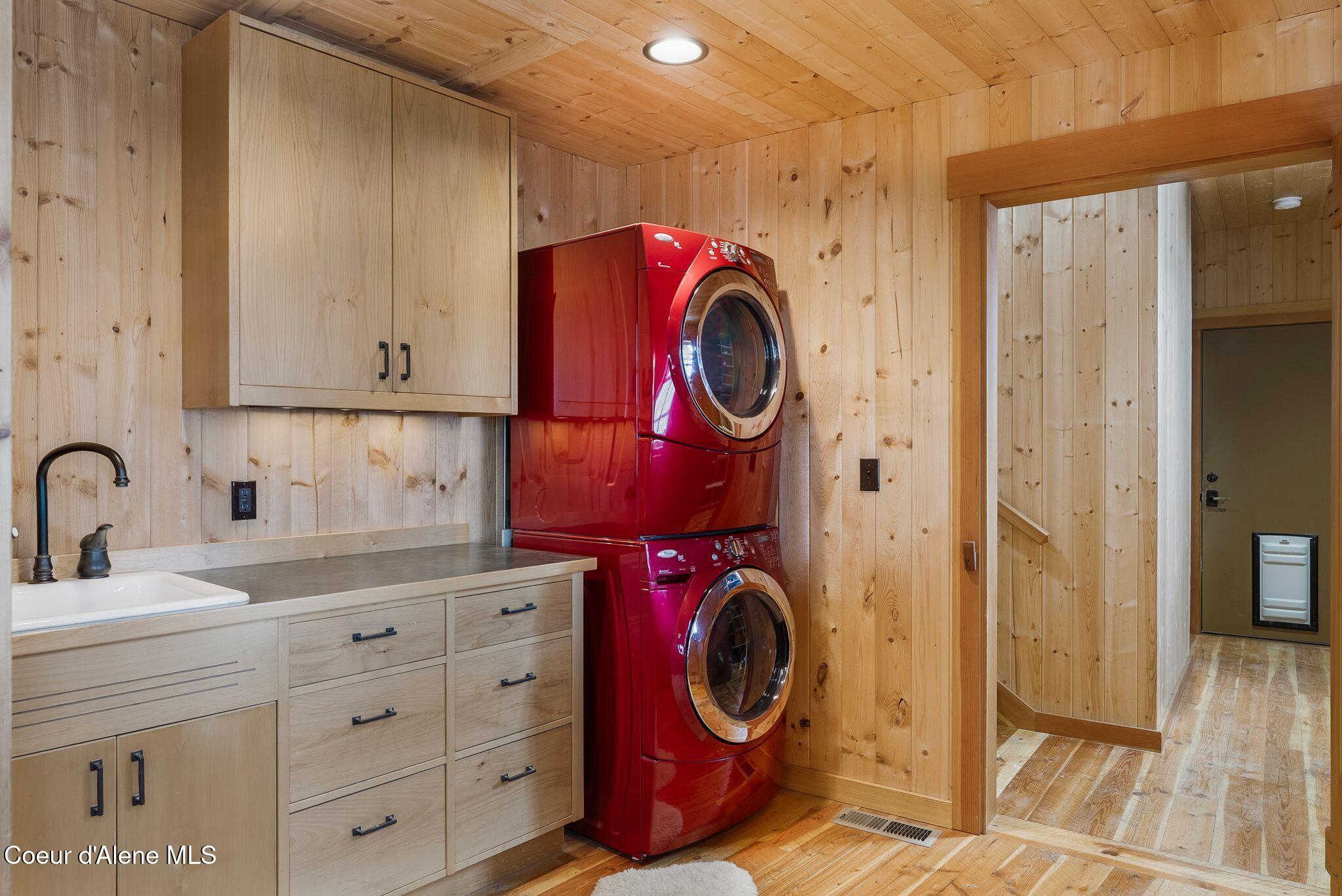 2222 Hidden Valley Road Sandpoint, ID 83864 - Photo 45 of 92 Laundry room