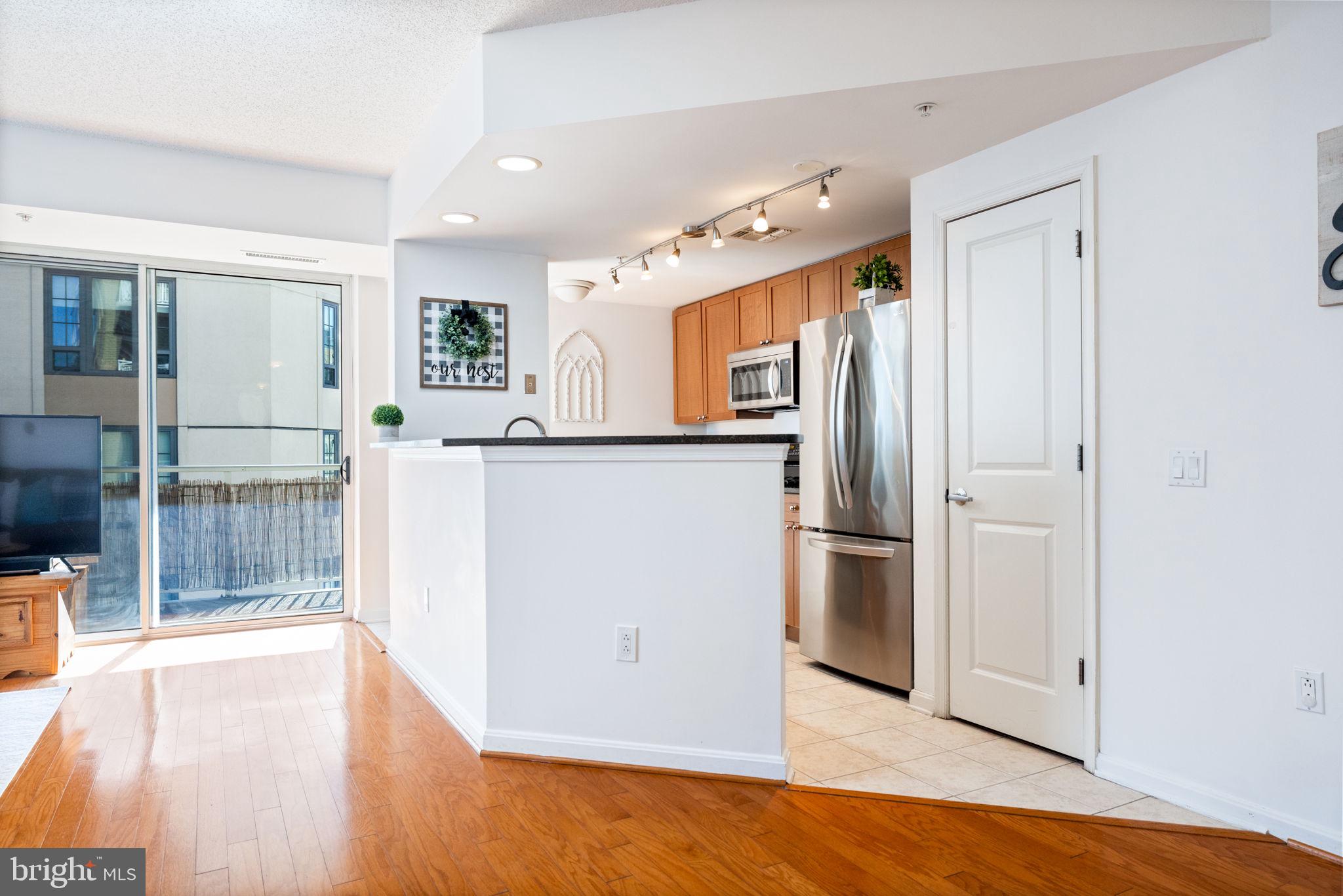 930 Wayne Avenue, Unit 810 Silver Spring, MD 20910 - Photo 4 of 50 Gallery Image 4