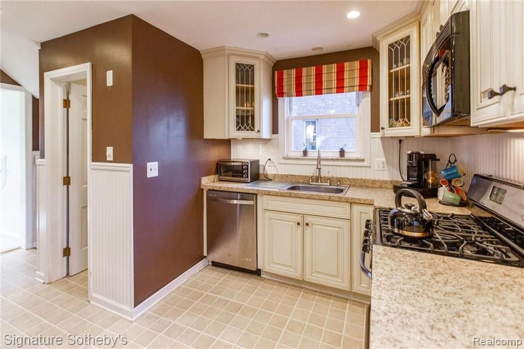 353 McMillan Road Grosse Pointe Farms, MI 48236 - Photo 12 of 27