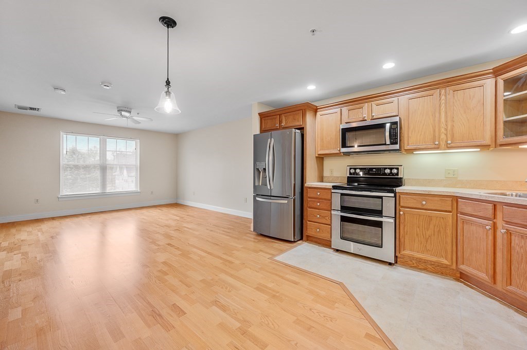 7 Crescent Way, Unit 209 Sturbridge, MA 01518 - Photo 3 of 32