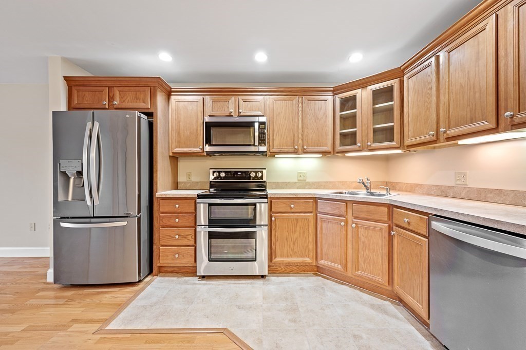 7 Crescent Way, Unit 209 Sturbridge, MA 01518 - Photo 4 of 32