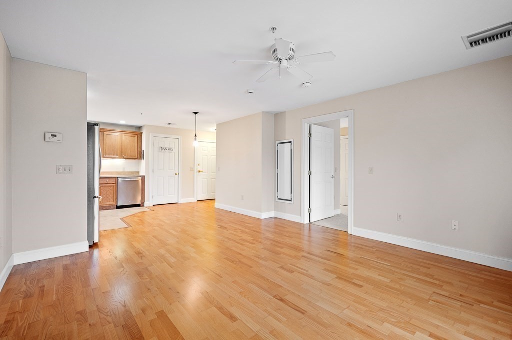 7 Crescent Way, Unit 209 Sturbridge, MA 01518 - Photo 5 of 32