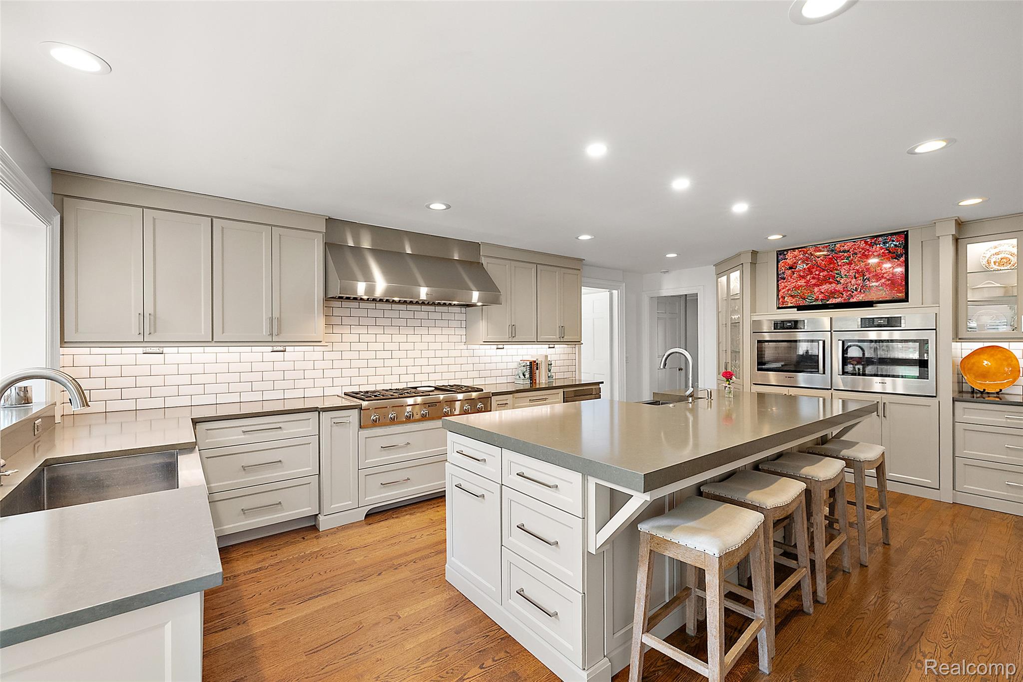 232 Guilford Road Bloomfield Hills, MI 48304 - Photo 7 of 47 232 Guilford-57.jpg