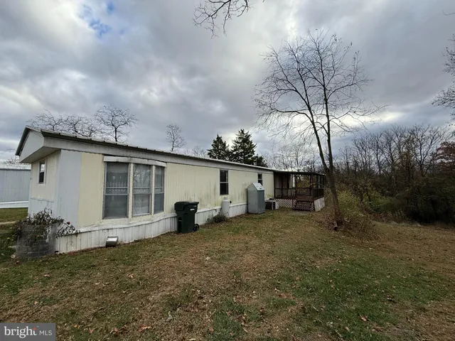 a view of a house with a yard and garage